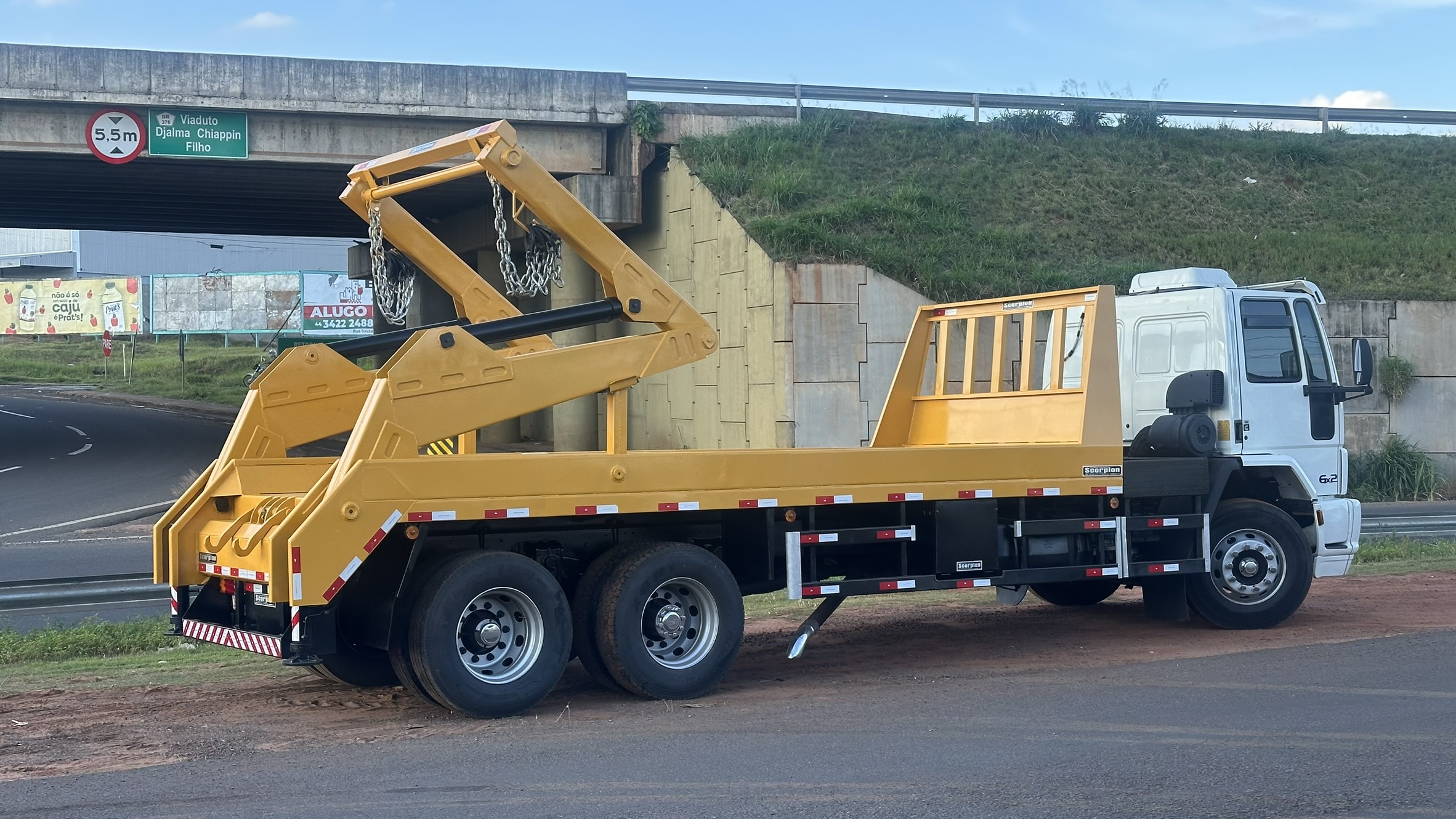 Poliguindaste Duplo Articulado